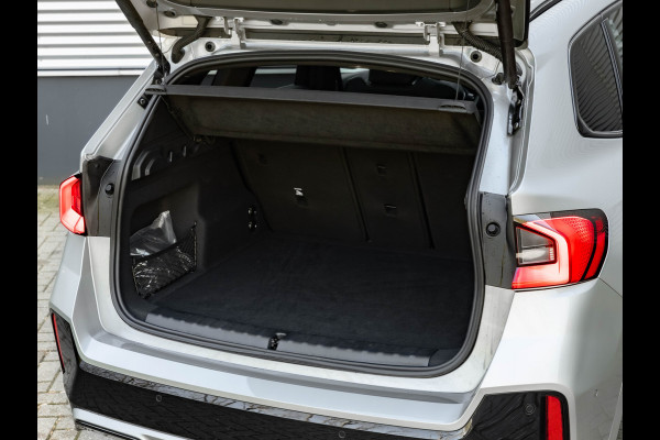 BMW X1 sDrive18i - Pano - Trekhaak - Memoryzetels - Head-up - ACC