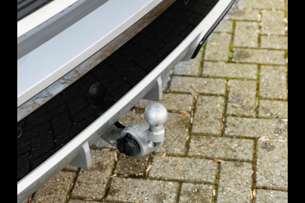 BMW X1 sDrive18i - Pano - Trekhaak - Memoryzetels - Head-up - ACC