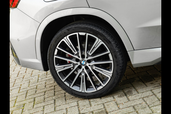 BMW X1 sDrive18i - Pano - Trekhaak - Memoryzetels - Head-up - ACC