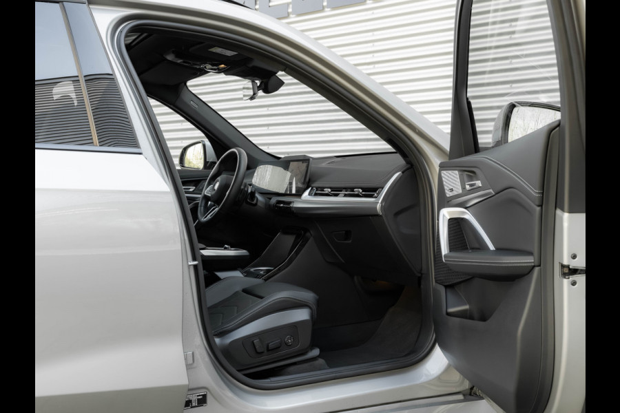 BMW X1 sDrive18i - Pano - Trekhaak - Memoryzetels - Head-up - ACC