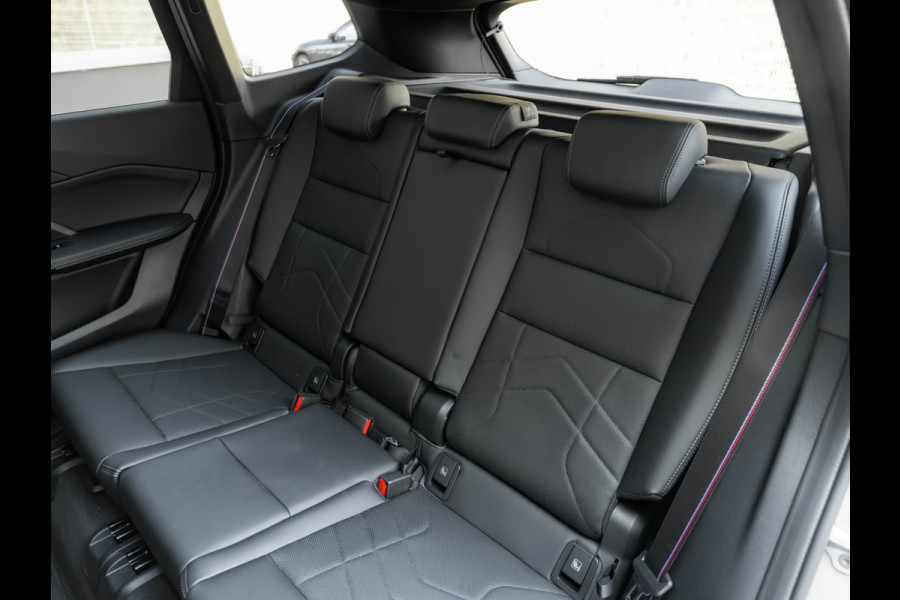 BMW X1 sDrive18i - Pano - Trekhaak - Memoryzetels - Head-up - ACC