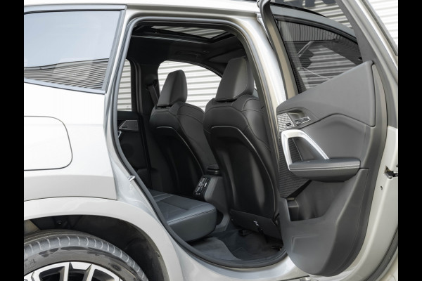 BMW X1 sDrive18i - Pano - Trekhaak - Memoryzetels - Head-up - ACC