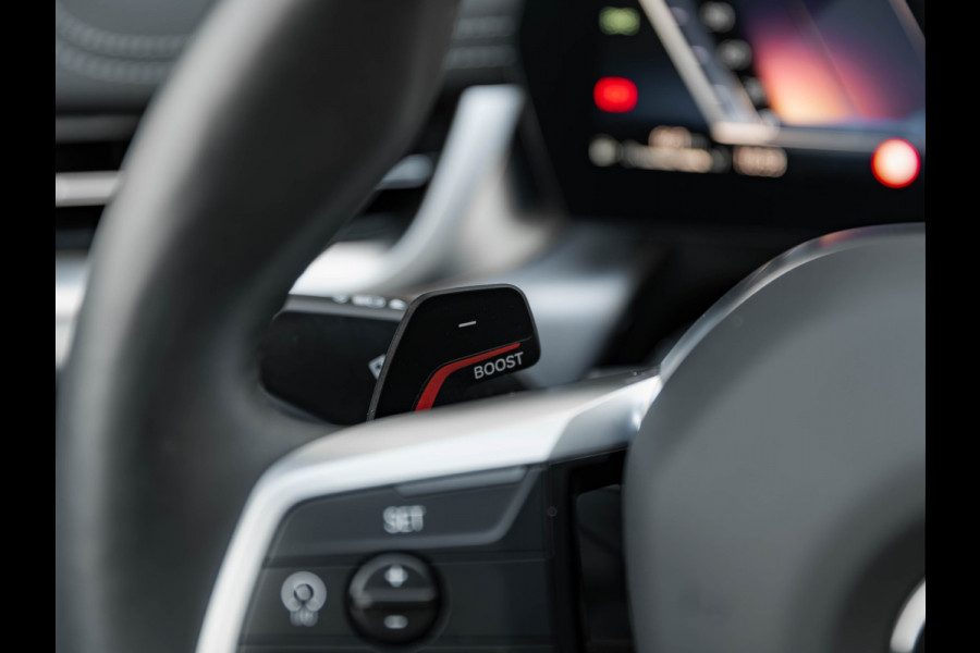 BMW X1 sDrive18i - Pano - Trekhaak - Memoryzetels - Head-up - ACC