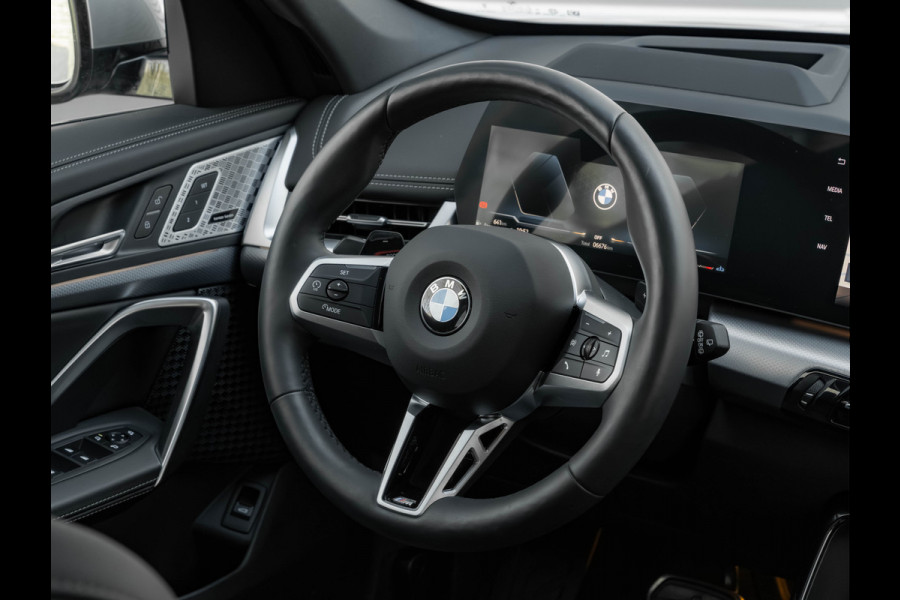 BMW X1 sDrive18i - Pano - Trekhaak - Memoryzetels - Head-up - ACC