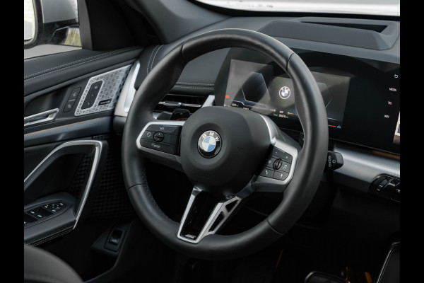 BMW X1 sDrive18i - Pano - Trekhaak - Memoryzetels - Head-up - ACC