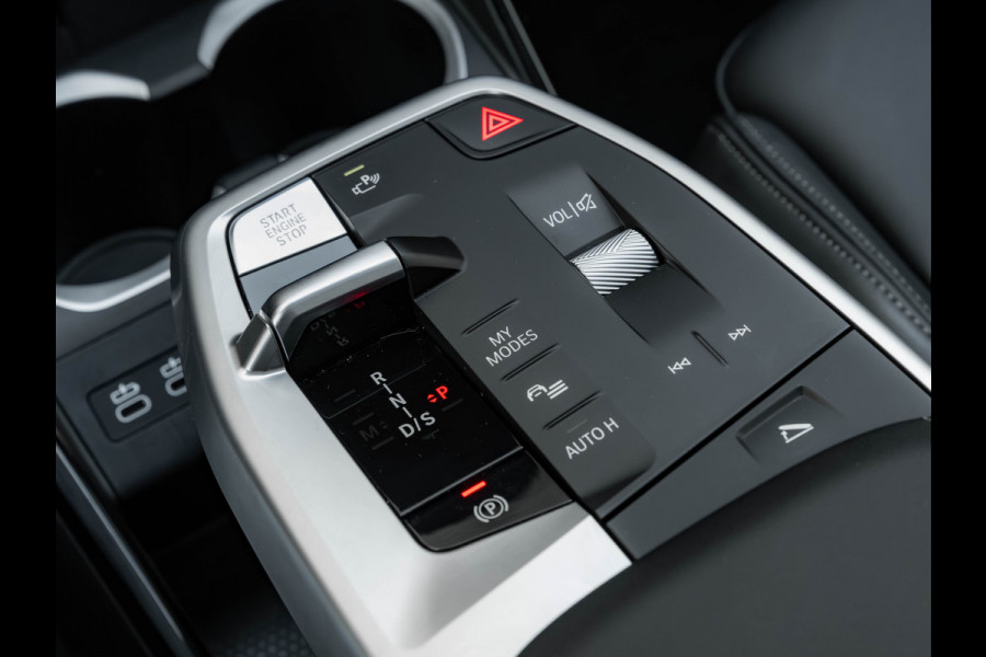 BMW X1 sDrive18i - Pano - Trekhaak - Memoryzetels - Head-up - ACC