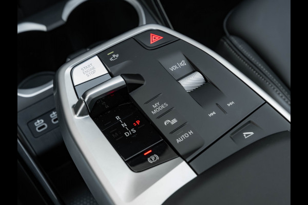 BMW X1 sDrive18i - Pano - Trekhaak - Memoryzetels - Head-up - ACC