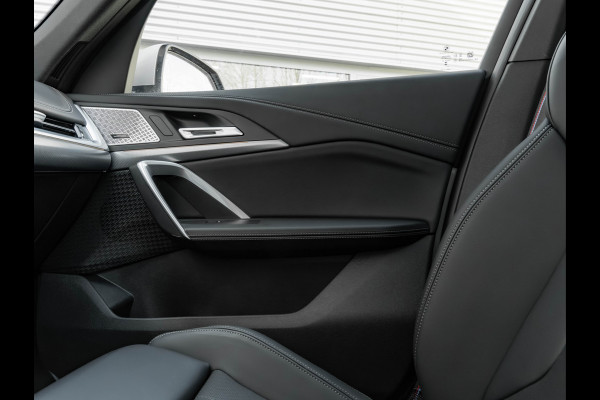 BMW X1 sDrive18i - Pano - Trekhaak - Memoryzetels - Head-up - ACC