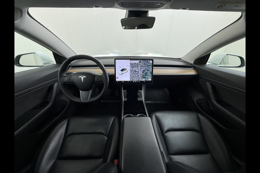 Tesla Model 3 SR+ 325PK LFP-Accu SOH 89.6% Lmv 19" AutoPilot Leer Pano-Dak Adaptive Cruise Lmv 18" Camera's Elektr.-Stuur+Stoelen+Spiegels+Geh Ecc Navi Led DAB Voorverwarmen interieur via App Keyless One-Pedal-Drive Wifi 1e Eigenaar Origineel Nederlandse Auto LFP accu dus 100% opladen!