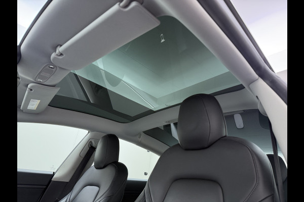 Tesla Model 3 SR+ 325PK LFP-Accu SOH 89.6% Lmv 19" AutoPilot Leer Pano-Dak Adaptive Cruise Lmv 18" Camera's Elektr.-Stuur+Stoelen+Spiegels+Geh Ecc Navi Led DAB Voorverwarmen interieur via App Keyless One-Pedal-Drive Wifi 1e Eigenaar Origineel Nederlandse Auto LFP accu dus 100% opladen!