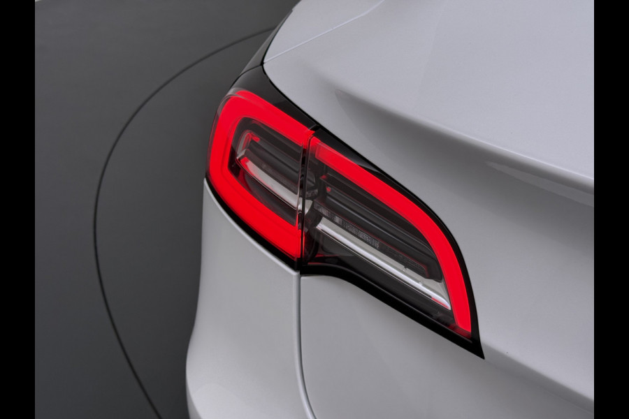 Tesla Model 3 SR+ 325PK LFP-Accu SOH 89.6% Lmv 19" AutoPilot Leer Pano-Dak Adaptive Cruise Lmv 18" Camera's Elektr.-Stuur+Stoelen+Spiegels+Geh Ecc Navi Led DAB Voorverwarmen interieur via App Keyless One-Pedal-Drive Wifi 1e Eigenaar Origineel Nederlandse Auto LFP accu dus 100% opladen!