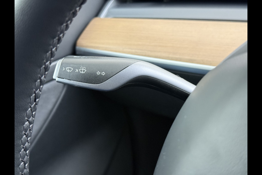 Tesla Model 3 SR+ 325PK LFP-Accu SOH 89.6% Lmv 19" AutoPilot Leer Pano-Dak Adaptive Cruise Lmv 18" Camera's Elektr.-Stuur+Stoelen+Spiegels+Geh Ecc Navi Led DAB Voorverwarmen interieur via App Keyless One-Pedal-Drive Wifi 1e Eigenaar Origineel Nederlandse Auto LFP accu dus 100% opladen!