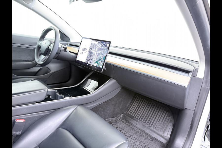 Tesla Model 3 SR+ 325PK LFP-Accu SOH 89.6% Lmv 19" AutoPilot Leer Pano-Dak Adaptive Cruise Lmv 18" Camera's Elektr.-Stuur+Stoelen+Spiegels+Geh Ecc Navi Led DAB Voorverwarmen interieur via App Keyless One-Pedal-Drive Wifi 1e Eigenaar Origineel Nederlandse Auto LFP accu dus 100% opladen!