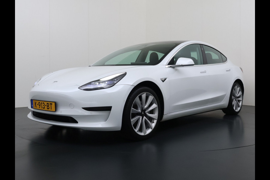 Tesla Model 3 SR+ 325PK LFP-Accu SOH 89.6% Lmv 19" AutoPilot Leer Pano-Dak Adaptive Cruise Lmv 18" Camera's Elektr.-Stuur+Stoelen+Spiegels+Geh Ecc Navi Led DAB Voorverwarmen interieur via App Keyless One-Pedal-Drive Wifi 1e Eigenaar Origineel Nederlandse Auto LFP accu dus 100% opladen!