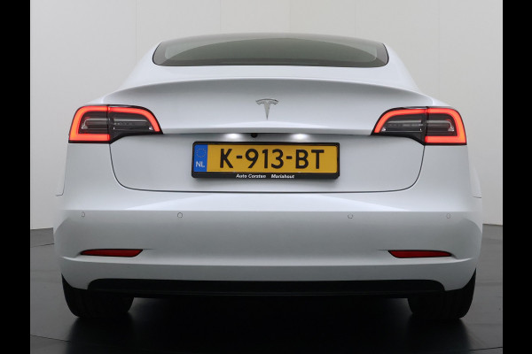 Tesla Model 3 SR+ 325PK LFP-Accu SOH 89.6% Lmv 19" AutoPilot Leer Pano-Dak Adaptive Cruise Lmv 18" Camera's Elektr.-Stuur+Stoelen+Spiegels+Geh Ecc Navi Led DAB Voorverwarmen interieur via App Keyless One-Pedal-Drive Wifi 1e Eigenaar Origineel Nederlandse Auto LFP accu dus 100% opladen!