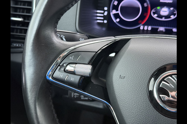 Škoda Karoq 1.5T 150pk ACT Trekhaak Adap.Cruise Camera Navi Virtual Cockpit ECC Apple Carplay Android PDC StoelverwarmingVerschuifbare Achte Comfort Pack Lmv Led Isofix DAB Voorruitverwarming Regen-Lichtsensor File Assist Verkeersbord Detectie 1.500KG Trekgewicht 1e Eigenaar Origineel Nederlandse Auto Bij 110.000km nog Beurt gehad! 1.500kg Trekgewicht! EURO6