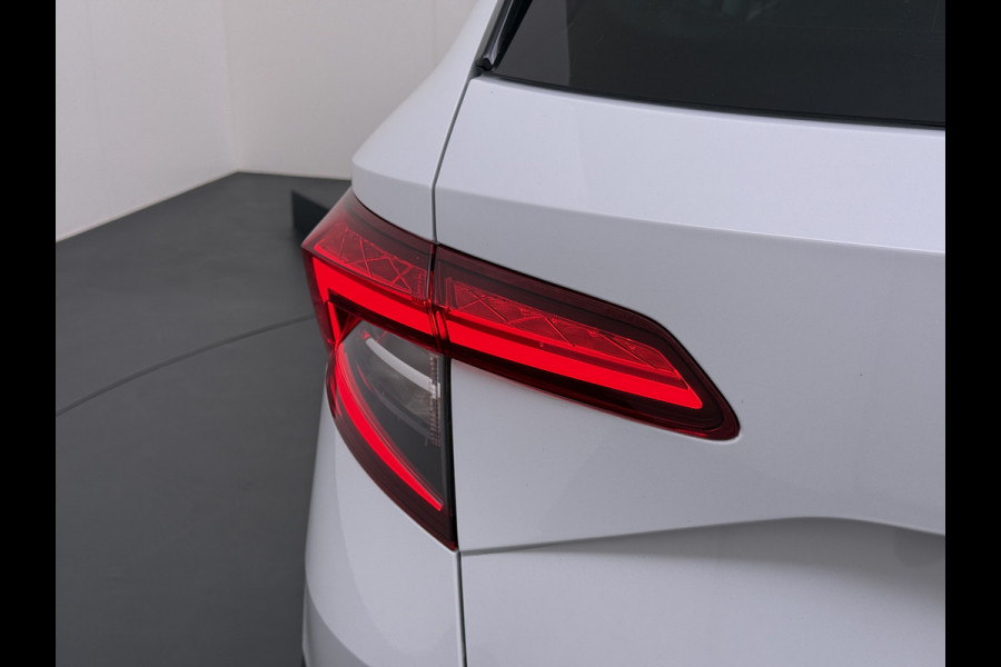 Škoda Karoq 1.5T 150pk ACT Trekhaak Adap.Cruise Camera Navi Virtual Cockpit ECC Apple Carplay Android PDC StoelverwarmingVerschuifbare Achte Comfort Pack Lmv Led Isofix DAB Voorruitverwarming Regen-Lichtsensor File Assist Verkeersbord Detectie 1.500KG Trekgewicht 1e Eigenaar Origineel Nederlandse Auto Bij 110.000km nog Beurt gehad! 1.500kg Trekgewicht! EURO6