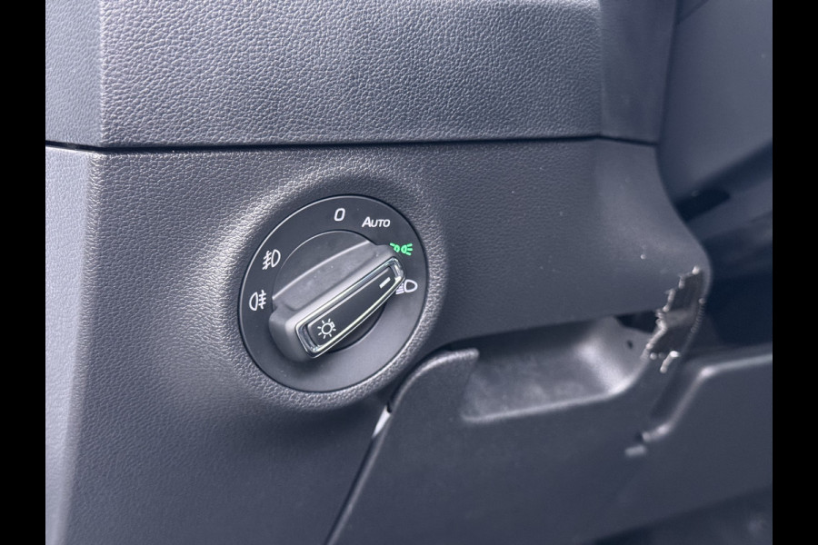 Škoda Karoq 1.5T 150pk ACT Trekhaak Adap.Cruise Camera Navi Virtual Cockpit ECC Apple Carplay Android PDC StoelverwarmingVerschuifbare Achte Comfort Pack Lmv Led Isofix DAB Voorruitverwarming Regen-Lichtsensor File Assist Verkeersbord Detectie 1.500KG Trekgewicht 1e Eigenaar Origineel Nederlandse Auto Bij 110.000km nog Beurt gehad! 1.500kg Trekgewicht! EURO6