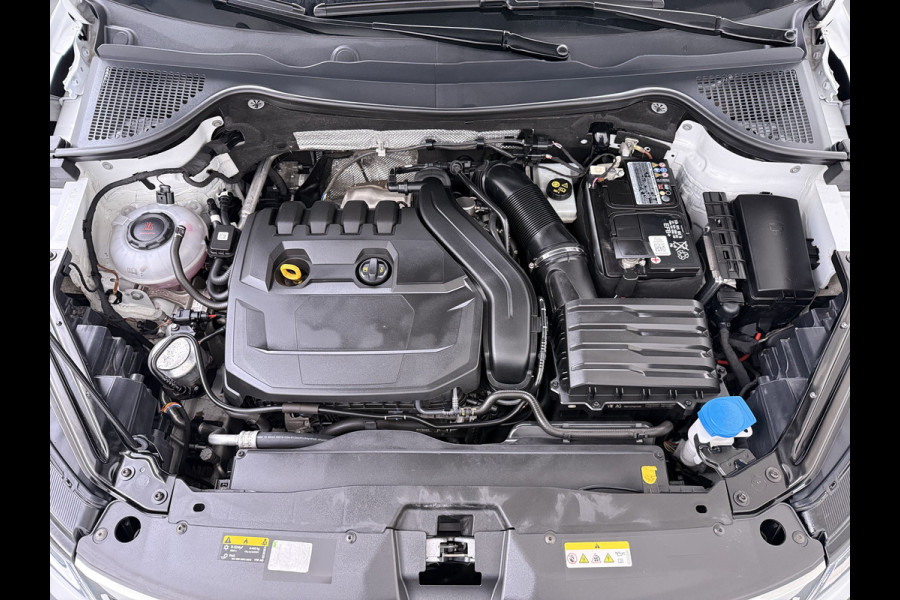 Škoda Karoq 1.5T 150pk ACT Trekhaak Adap.Cruise Camera Navi Virtual Cockpit ECC Apple Carplay Android PDC StoelverwarmingVerschuifbare Achte Comfort Pack Lmv Led Isofix DAB Voorruitverwarming Regen-Lichtsensor File Assist Verkeersbord Detectie 1.500KG Trekgewicht 1e Eigenaar Origineel Nederlandse Auto Bij 110.000km nog Beurt gehad! 1.500kg Trekgewicht! EURO6