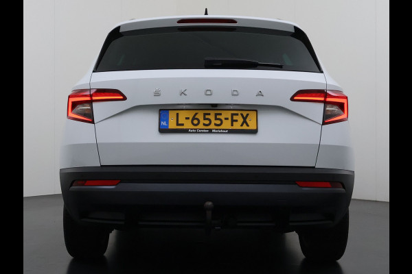 Škoda Karoq 1.5T 150pk ACT Trekhaak Adap.Cruise Camera Navi Virtual Cockpit ECC Apple Carplay Android PDC StoelverwarmingVerschuifbare Achte Comfort Pack Lmv Led Isofix DAB Voorruitverwarming Regen-Lichtsensor File Assist Verkeersbord Detectie 1.500KG Trekgewicht 1e Eigenaar Origineel Nederlandse Auto Bij 110.000km nog Beurt gehad! 1.500kg Trekgewicht! EURO6