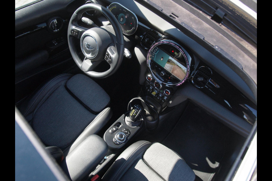 MINI Mini Electric Classic 33 kWh | Panoramadak | Camera | Apple Carplay | Cruise Control |