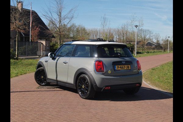 MINI Mini Electric Classic 33 kWh | Panoramadak | Camera | Apple Carplay | Cruise Control |