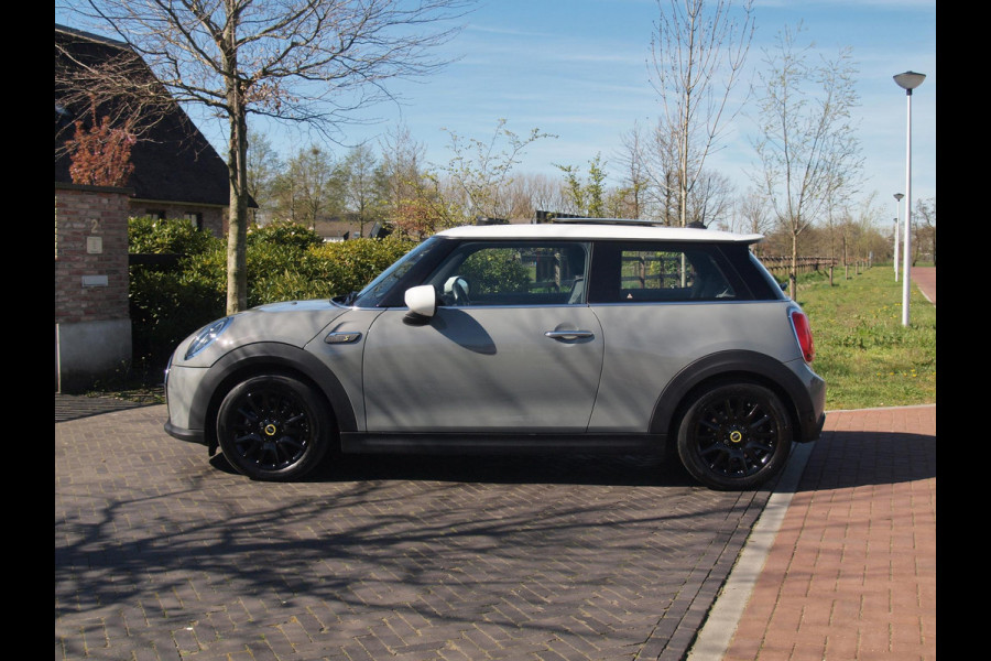 MINI Mini Electric Classic 33 kWh | Panoramadak | Camera | Apple Carplay | Cruise Control |