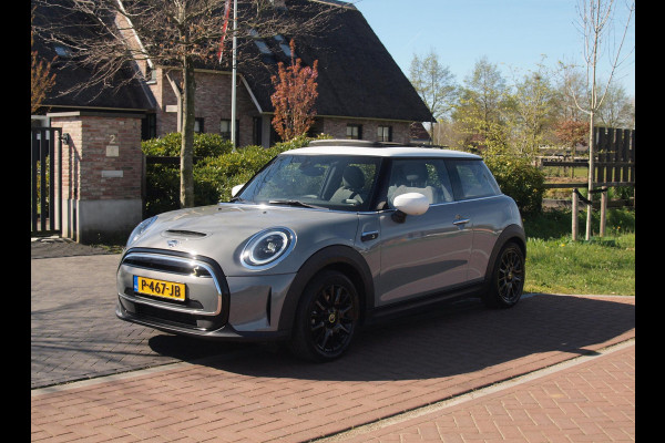 MINI Mini Electric Classic 33 kWh | Panoramadak | Camera | Apple Carplay | Cruise Control |