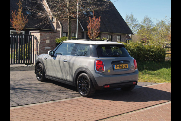 MINI Mini Electric Classic 33 kWh | Panoramadak | Camera | Apple Carplay | Cruise Control |
