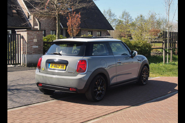 MINI Mini Electric Classic 33 kWh | Panoramadak | Camera | Apple Carplay | Cruise Control |