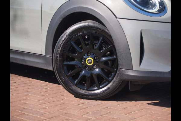 MINI Mini Electric Classic 33 kWh | Panoramadak | Camera | Apple Carplay | Cruise Control |