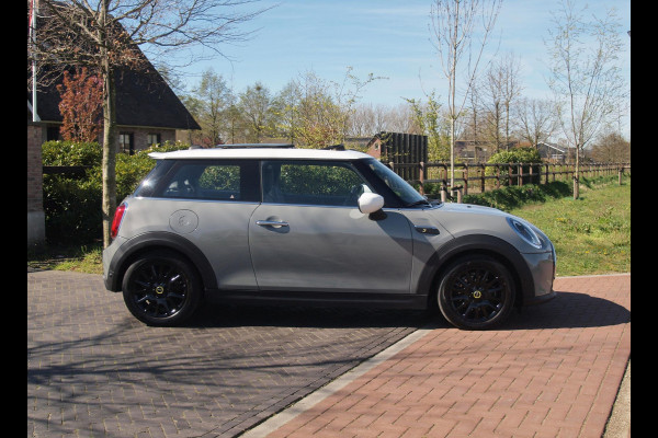 MINI Mini Electric Classic 33 kWh | Panoramadak | Camera | Apple Carplay | Cruise Control |