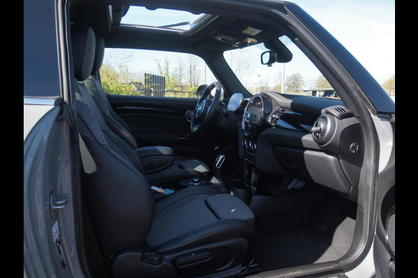 MINI Mini Electric Classic 33 kWh | Panoramadak | Camera | Apple Carplay | Cruise Control |