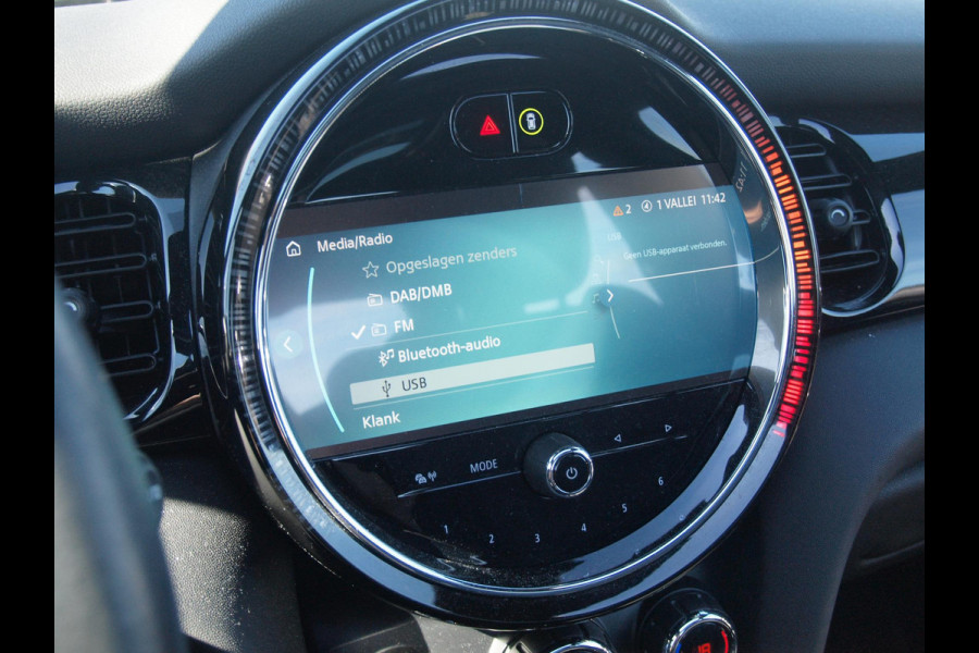 MINI Mini Electric Classic 33 kWh | Panoramadak | Camera | Apple Carplay | Cruise Control |