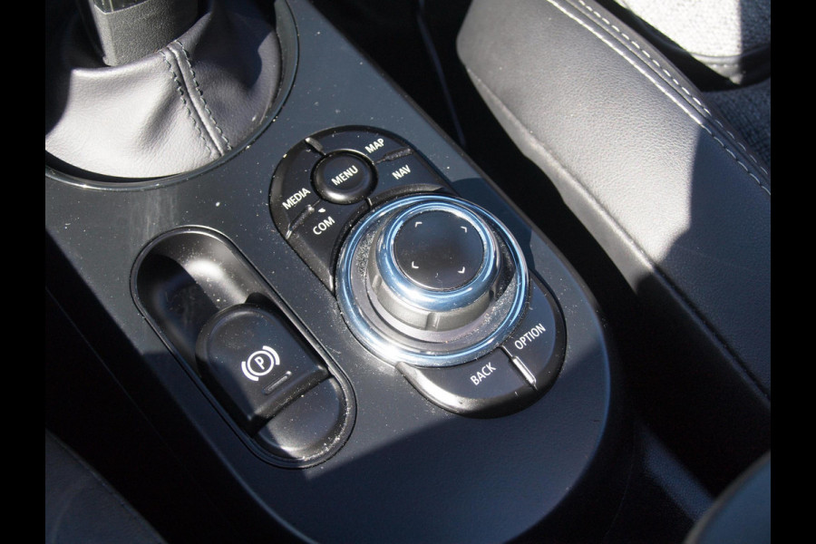 MINI Mini Electric Classic 33 kWh | Panoramadak | Camera | Apple Carplay | Cruise Control |