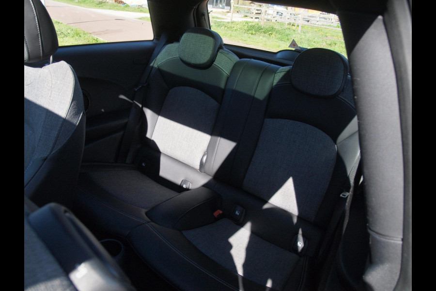 MINI Mini Electric Classic 33 kWh | Panoramadak | Camera | Apple Carplay | Cruise Control |