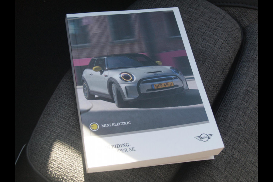 MINI Mini Electric Classic 33 kWh | Panoramadak | Camera | Apple Carplay | Cruise Control |