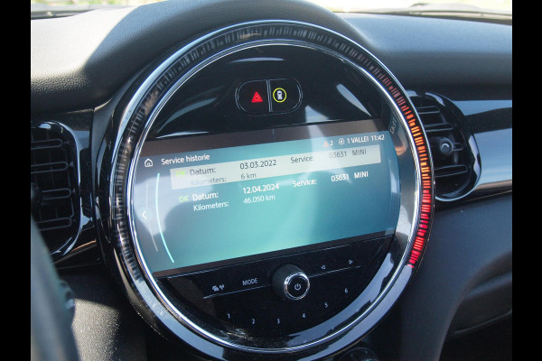 MINI Mini Electric Classic 33 kWh | Panoramadak | Camera | Apple Carplay | Cruise Control |