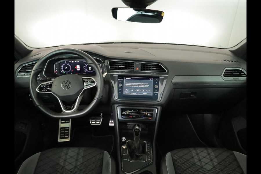 Volkswagen Tiguan 1.4 TSI eHybrid R-Line Business 245 PK PHEV | Navigatie | Panorama dak | Black Style | Assistentie pakket | Parkeer camera |