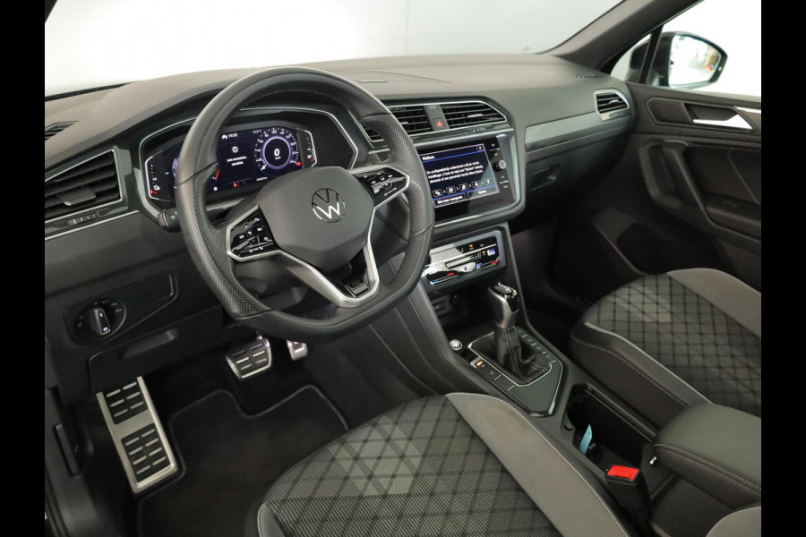 Volkswagen Tiguan 1.4 TSI eHybrid R-Line Business 245 PK PHEV | Navigatie | Panorama dak | Black Style | Assistentie pakket | Parkeer camera |