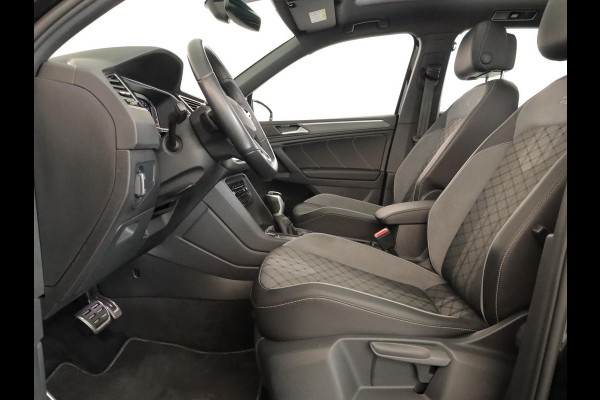 Volkswagen Tiguan 1.4 TSI eHybrid R-Line Business 245 PK PHEV | Navigatie | Panorama dak | Black Style | Assistentie pakket | Parkeer camera |