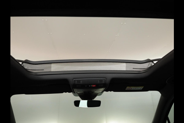 Volkswagen Tiguan 1.4 TSI eHybrid R-Line Business 245 PK PHEV | Navigatie | Panorama dak | Black Style | Assistentie pakket | Parkeer camera |