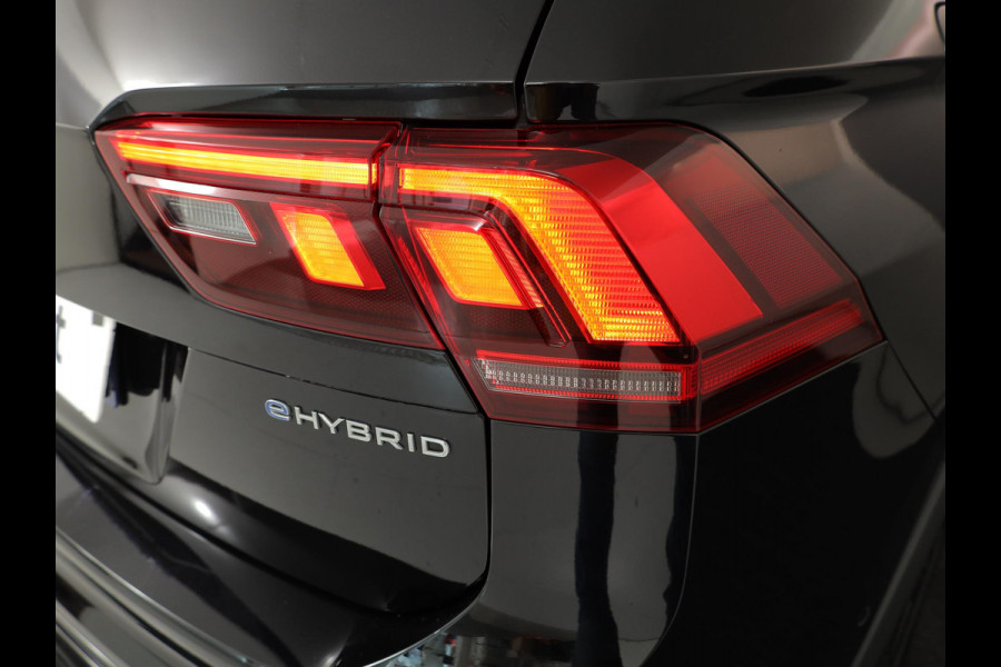 Volkswagen Tiguan 1.4 TSI eHybrid R-Line Business 245 PK PHEV | Navigatie | Panorama dak | Black Style | Assistentie pakket | Parkeer camera |