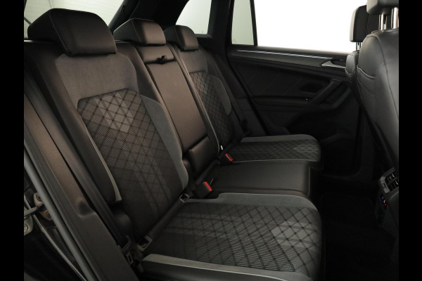 Volkswagen Tiguan 1.4 TSI eHybrid R-Line Business 245 PK PHEV | Navigatie | Panorama dak | Black Style | Assistentie pakket | Parkeer camera |