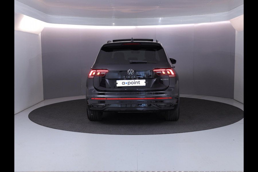 Volkswagen Tiguan 1.4 TSI eHybrid R-Line Business 245 PK PHEV | Navigatie | Panorama dak | Black Style | Assistentie pakket | Parkeer camera |