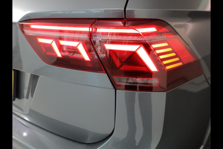 Volkswagen Tiguan Allspace 1.5 TSI R-Line Business+ 7p. 150pk DSG| Camera| 19'LMvelgen| Pano-dak| Matrix LED