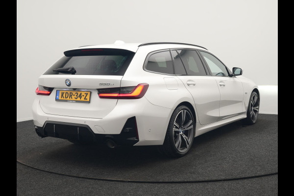 BMW 3 Serie Touring 330e M Sport PHEV 293pk Dealer O.H. NIEUW MODEL | Adaptive Cruise | Head Up | Camera | Lederen Competition Stoelen Memory & Verwarmd | Sfeerverlichting | Stuur Verwarmd | Keyless | Blis | Apple Carplay | Plug In Hybrid |