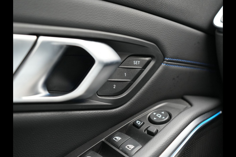 BMW 3 Serie Touring 330e M Sport PHEV 293pk Dealer O.H. NIEUW MODEL | Adaptive Cruise | Head Up | Camera | Lederen Competition Stoelen Memory & Verwarmd | Sfeerverlichting | Stuur Verwarmd | Keyless | Blis | Apple Carplay | Plug In Hybrid |