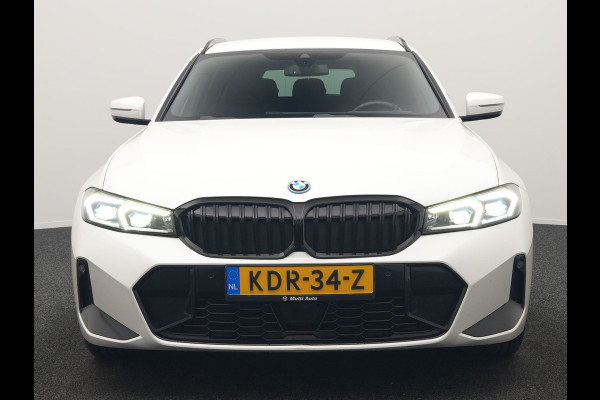 BMW 3 Serie Touring 330e M Sport PHEV 293pk Dealer O.H. NIEUW MODEL | Adaptive Cruise | Head Up | Camera | Lederen Competition Stoelen Memory & Verwarmd | Sfeerverlichting | Stuur Verwarmd | Keyless | Blis | Apple Carplay | Plug In Hybrid |