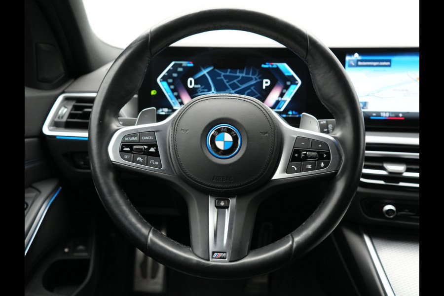 BMW 3 Serie Touring 330e M Sport PHEV 293pk Dealer O.H. NIEUW MODEL | Adaptive Cruise | Head Up | Camera | Lederen Competition Stoelen Memory & Verwarmd | Sfeerverlichting | Stuur Verwarmd | Keyless | Blis | Apple Carplay | Plug In Hybrid |